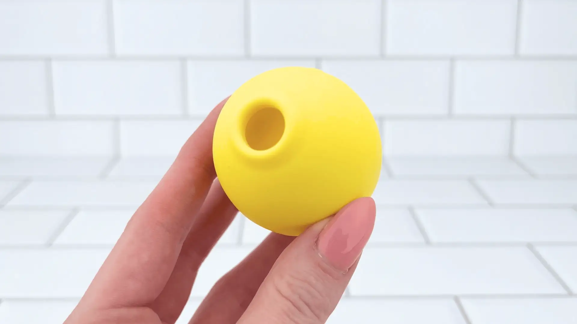 Lemon Kiss Air Pulse Clit Stimulator - Feel Fluttering Air Pulses Kiss & Suck Your Clit! - Image 2